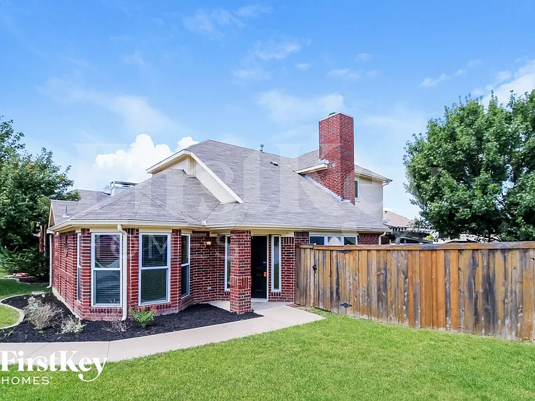 501 Timber Way Dr — Photo 2