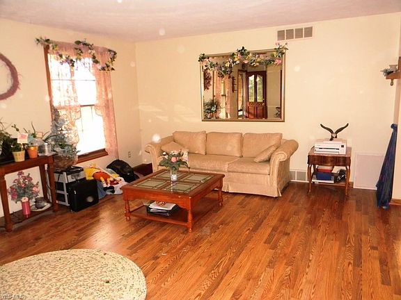2nd image of 1579 California Ave