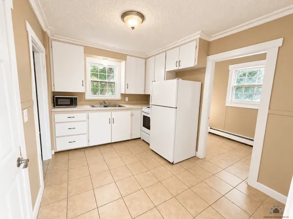 81 College Ave, Waterville, ME