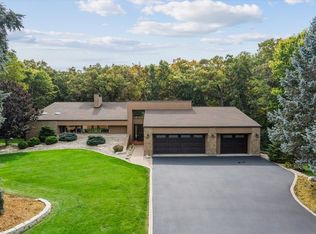 6503 Ojibwa Ln, McHenry, IL 60050