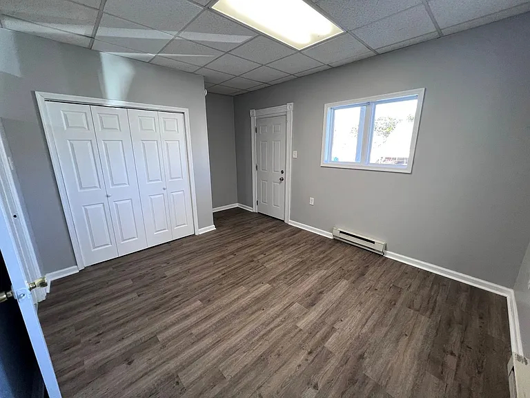406 E Washington St — Photo 7