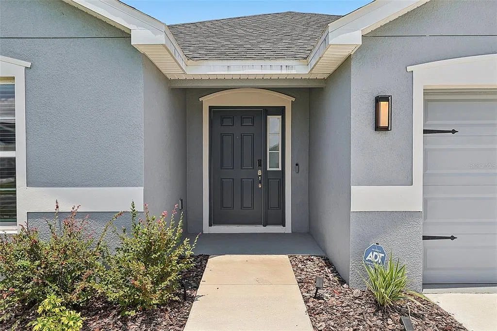 3 bed, 2.0 bath, 2005 sqft, $2,400 — Photo 4