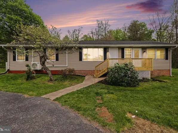 207 Scotch Pine Rd, Dillsburg, PA 17019