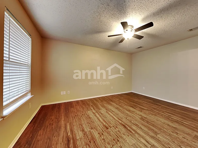 1105 Warrington Way — Photo 9