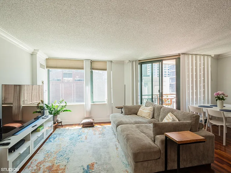440 N McClurg Ct #705 — Photo 13