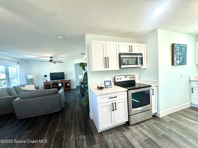 216 NE 3rd St — Photo 6