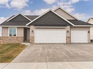 1023 Deer Run Dr NE, Cedar Rapids, IA 52402