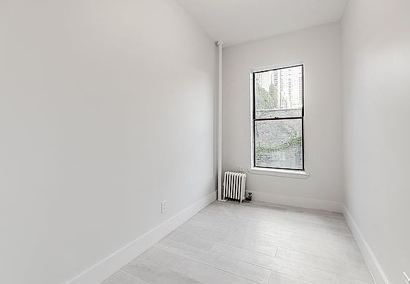 5th image of 305 E 75th St APT 15