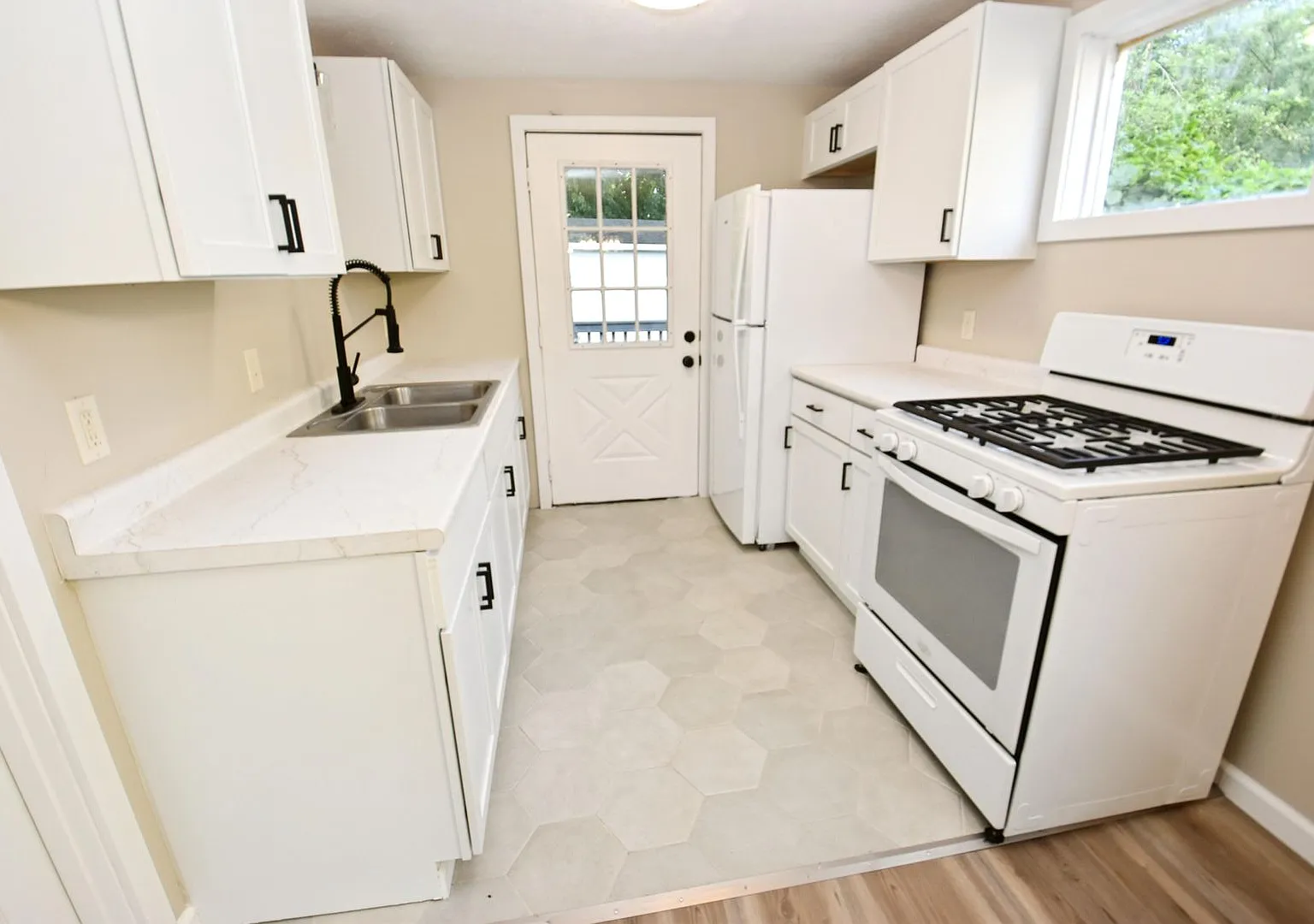 Remodeled 3 bedroom 1 bath home in South Bend IN — Photo 2