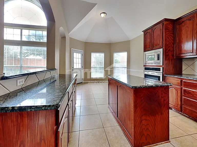 2525 Stone Meadows Dr — Photo 4