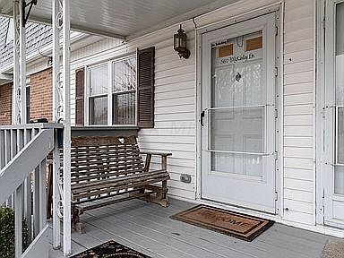 561 McKinley Lane - front porch