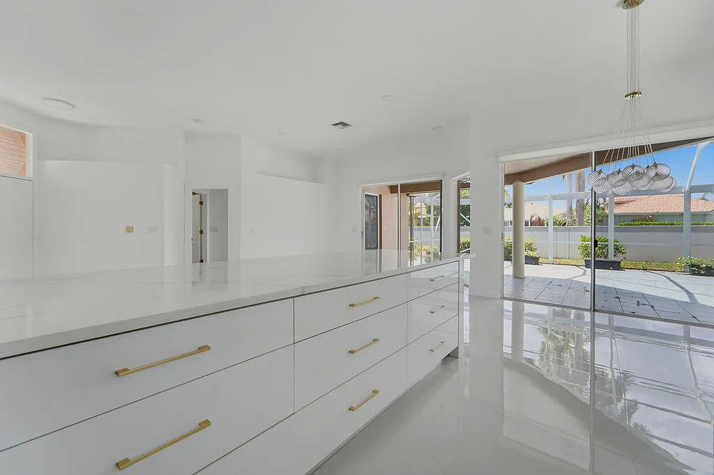 3 bed, 2.0 bath, 1632 sqft, $6,500 — Photo 4