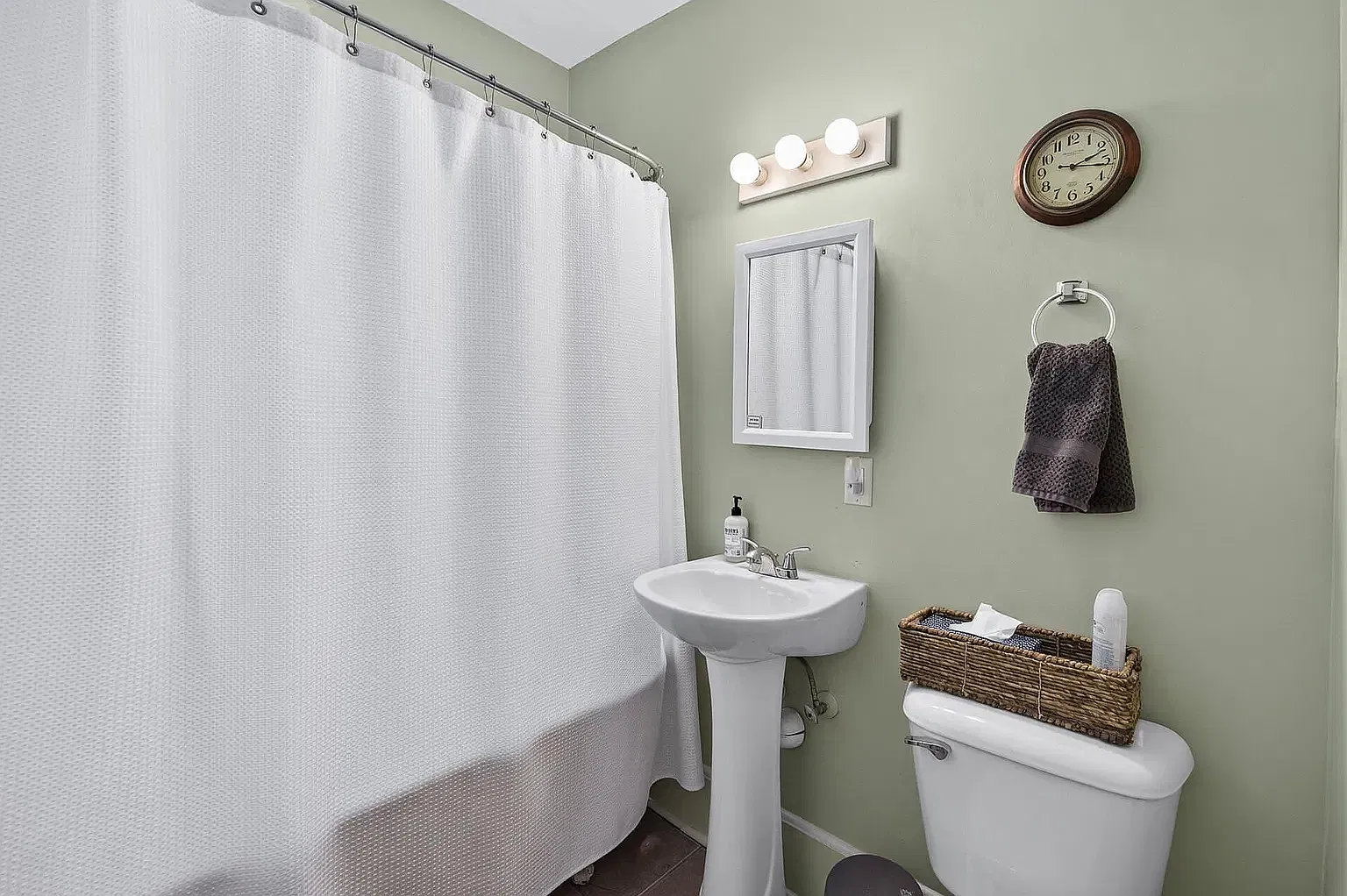 2 bed, 1200 sqft, $1,600 — Photo 2