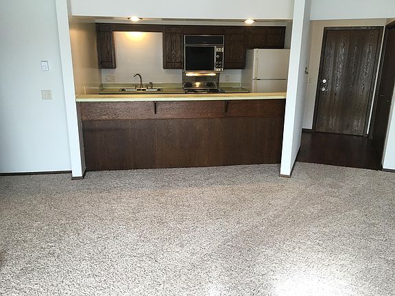 3rd image of 824 E 11th St APT 102