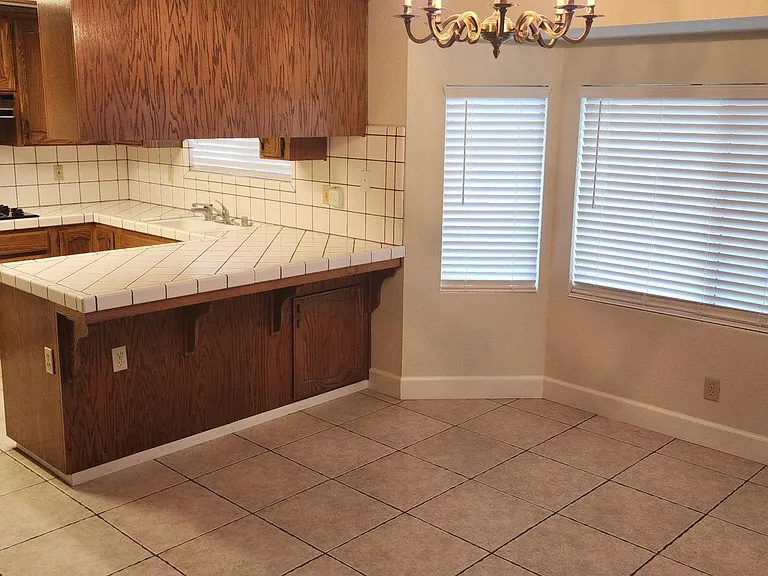 2090 N Berkeley Ave — Photo 4