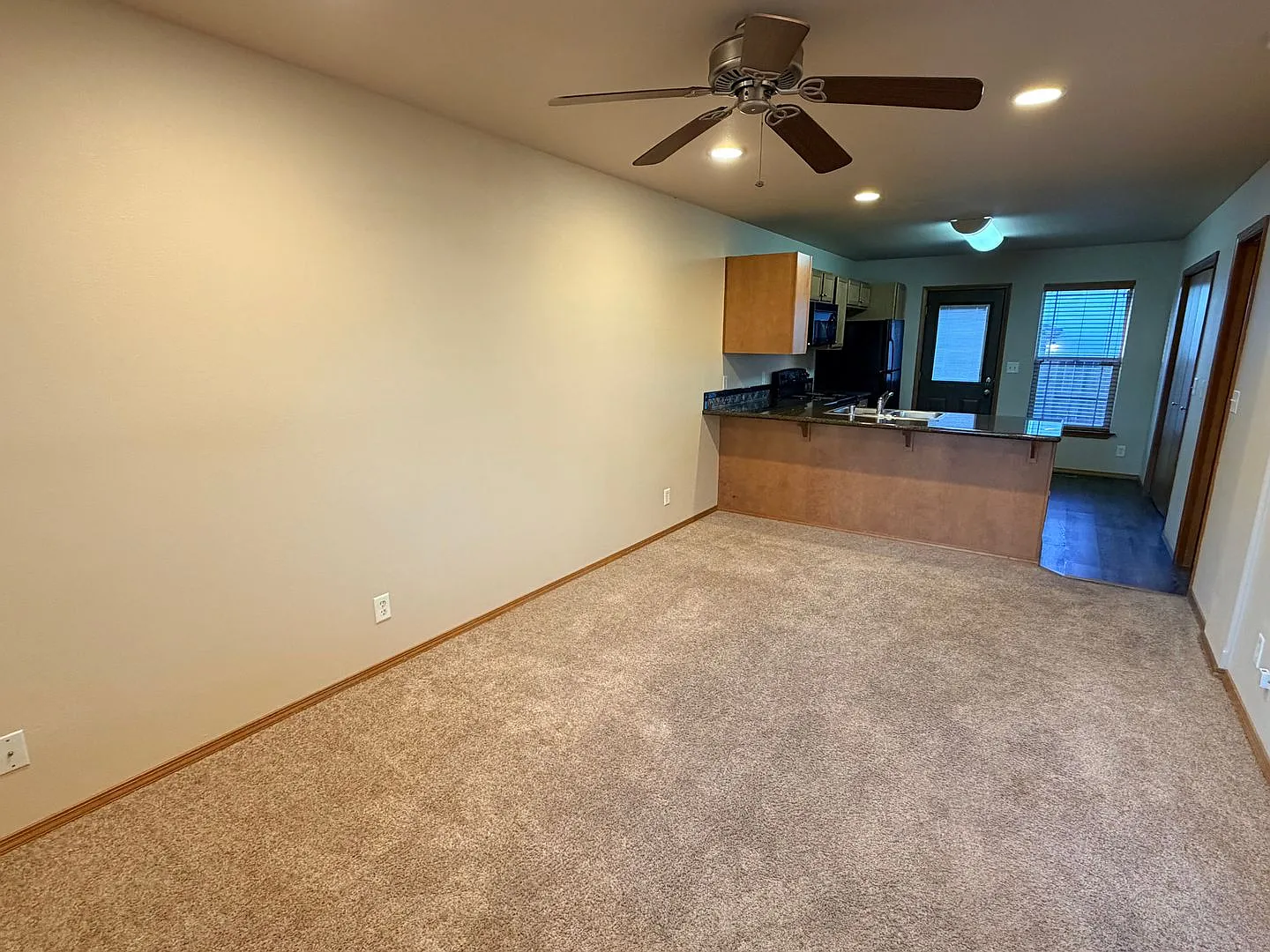 435 E Street NE — Photo 3