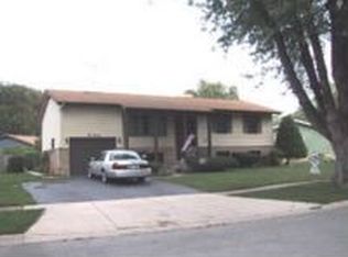 220 Fern Dr, Elk Grove Village, IL 60007