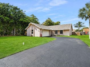 7757 Cedro Ct, Lake Worth, FL 33467