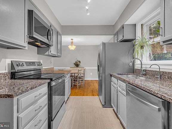 3rd image of 5238 Graystone Rd