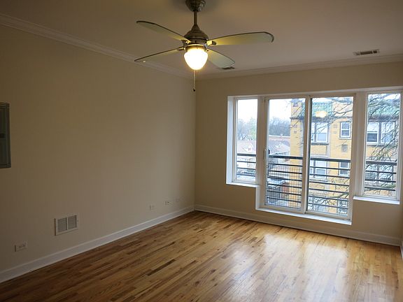 3rd image of 2552 W Rosemont Ave APT 3