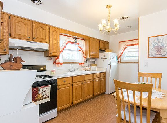 4th image of 5627 N Oriole Ave