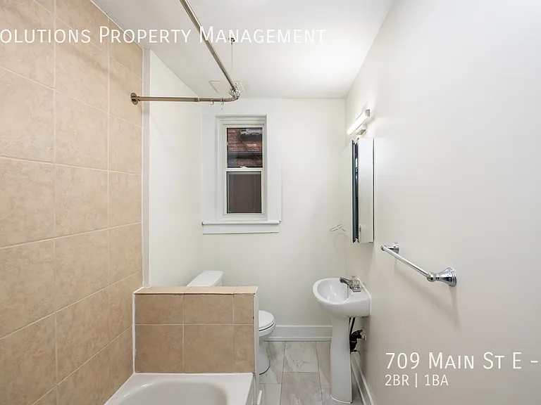 709 Main St E #4 — Photo 21