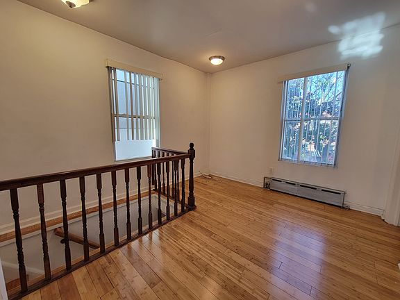 4th image of 2557 43rd St #2