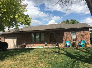 1716 Glenellen Dr, Garden City, KS 67846