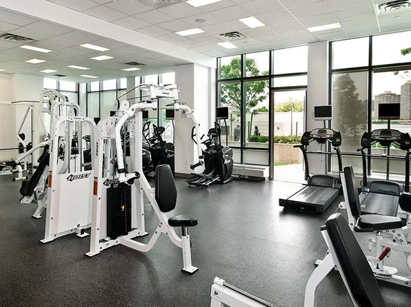 4720 Center Boulevard image 2 of 15