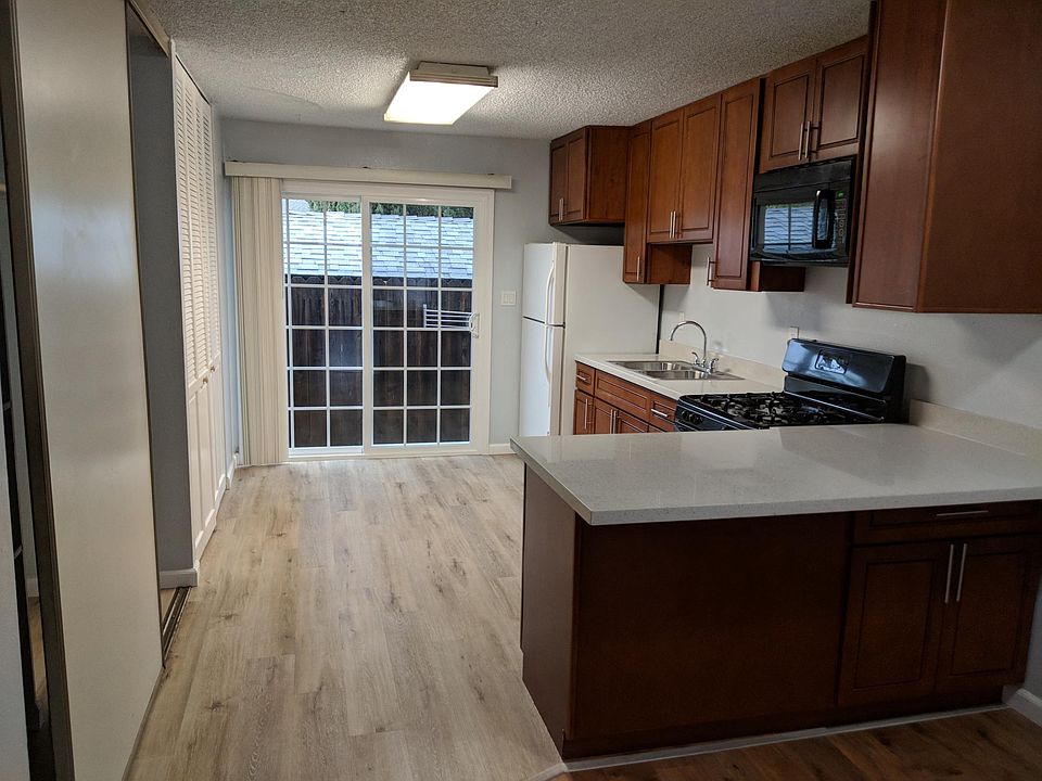  BRAND NEW (EXECUTIVE STYLE) SELF CLOSING CABINETS, BRAND NE