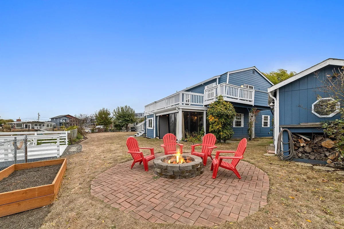Building Photo - 4132 Matia Dr