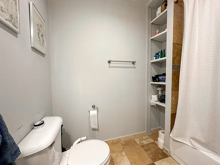 2126 N Damen Ave — Photo 9