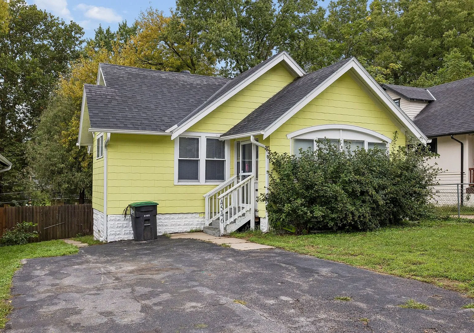 Charming 3-Bedroom Home Pet Friendly! — Photo 2