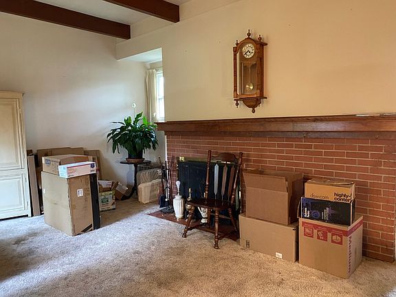 3rd image of 8 Park Road Ct