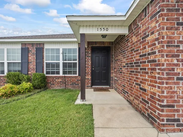 1550 Edinburgh Dr, Centerton, AR 72719