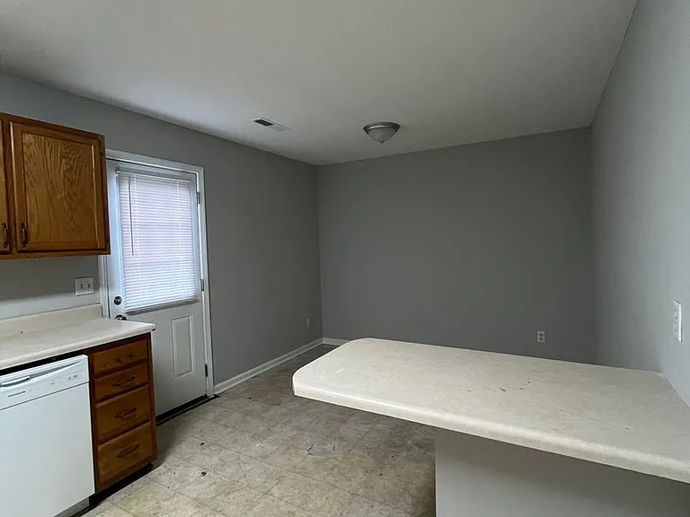 105 Hillridge Ct — Photo 4