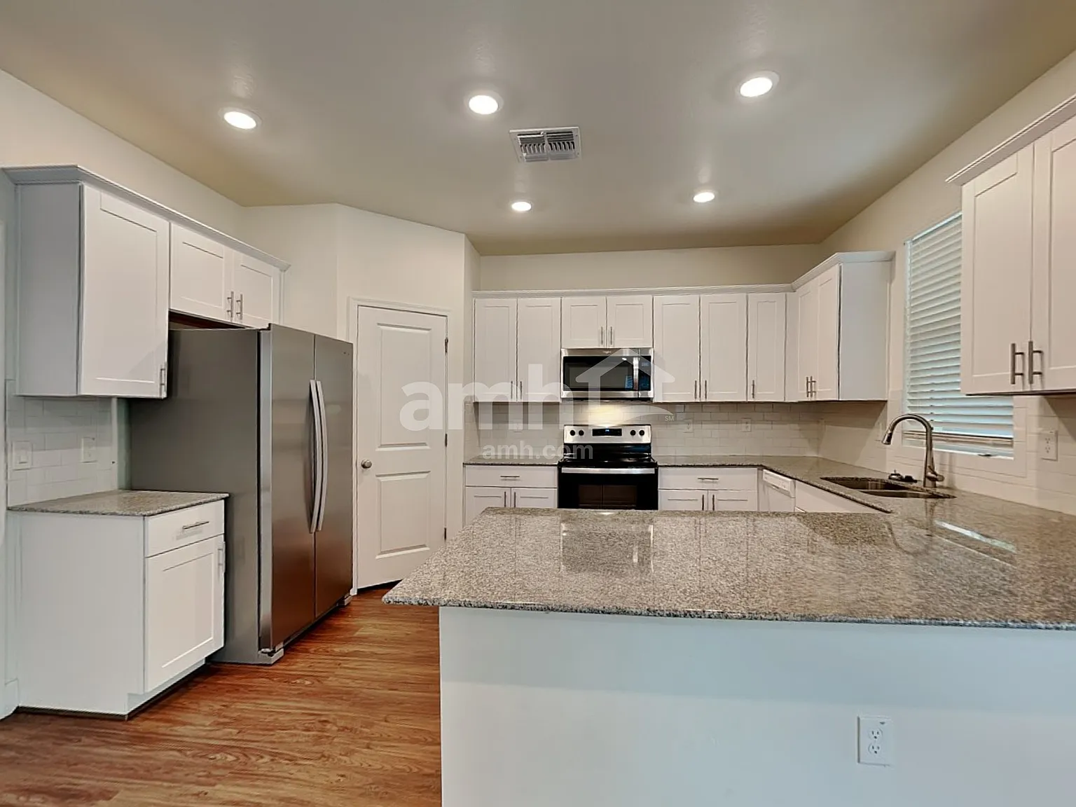 4 bed, 2.5 bath, 1891 sqft, $2,645 — Photo 3