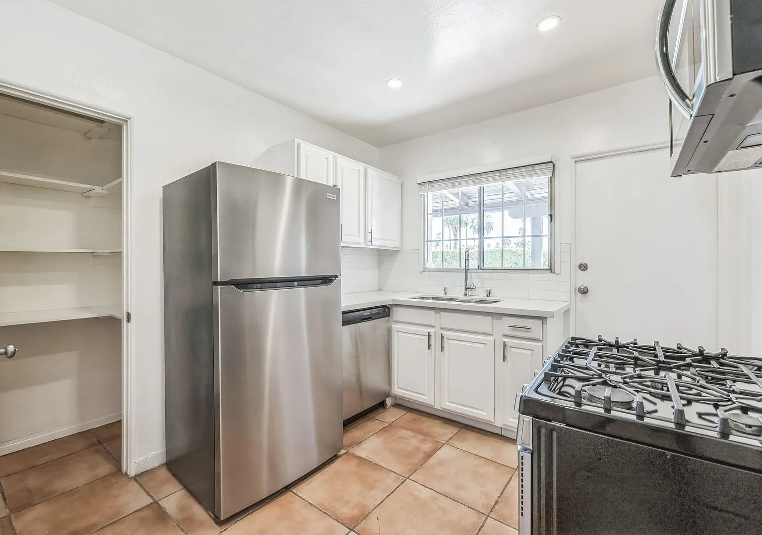 225 W. Vista Chino — Photo 2