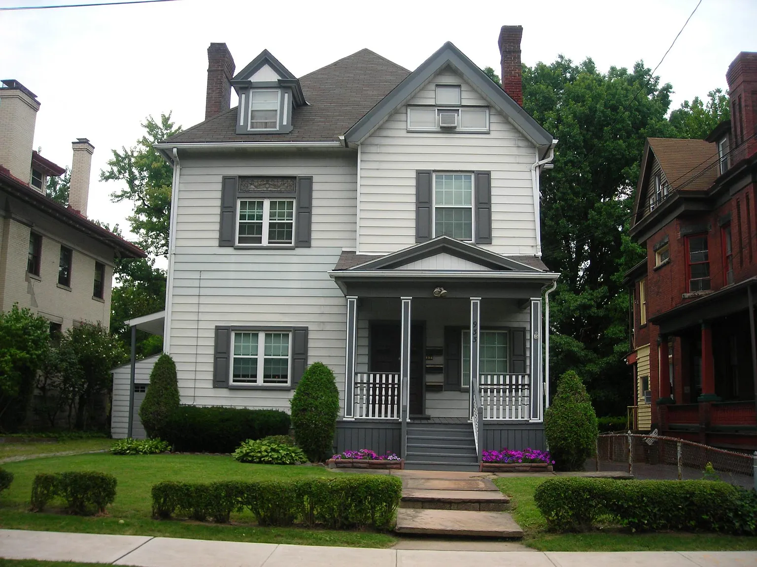 2 bed, 940 sqft, $1,300 — Photo 1