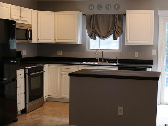 4th image of 7 Curt Blvd