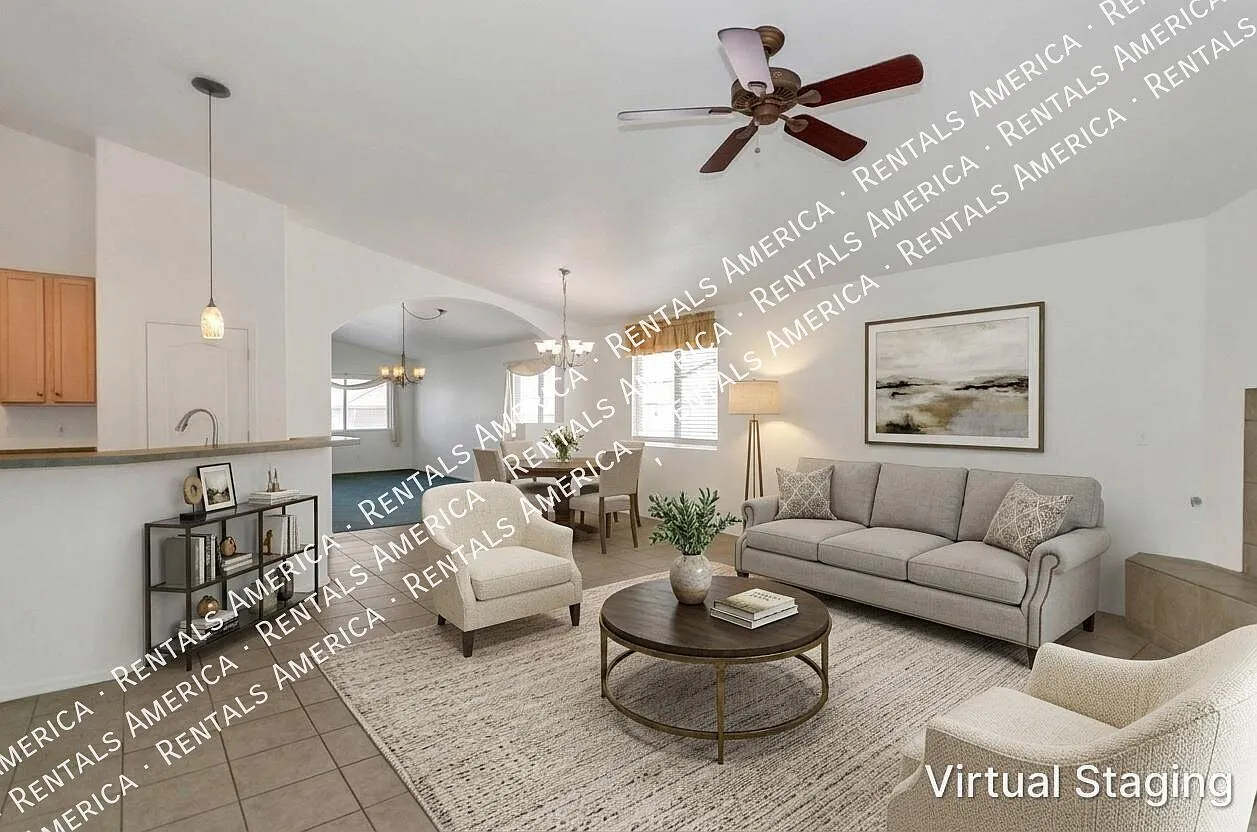 Large 3 bedroom, 2 bath with large yard, 3 car garage! — Photo 1