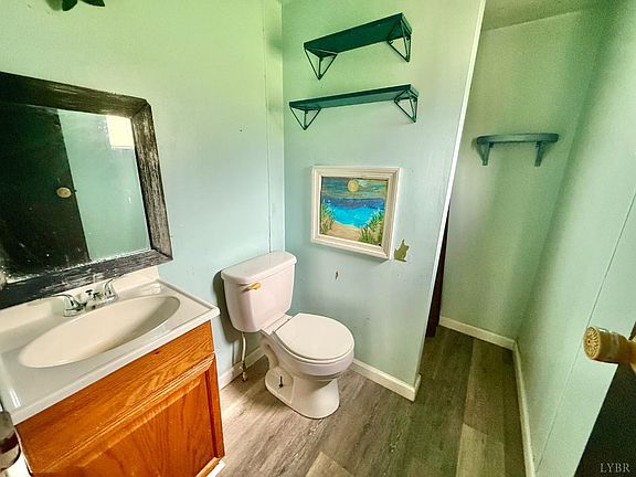 3rd image of 319 Byrnes St