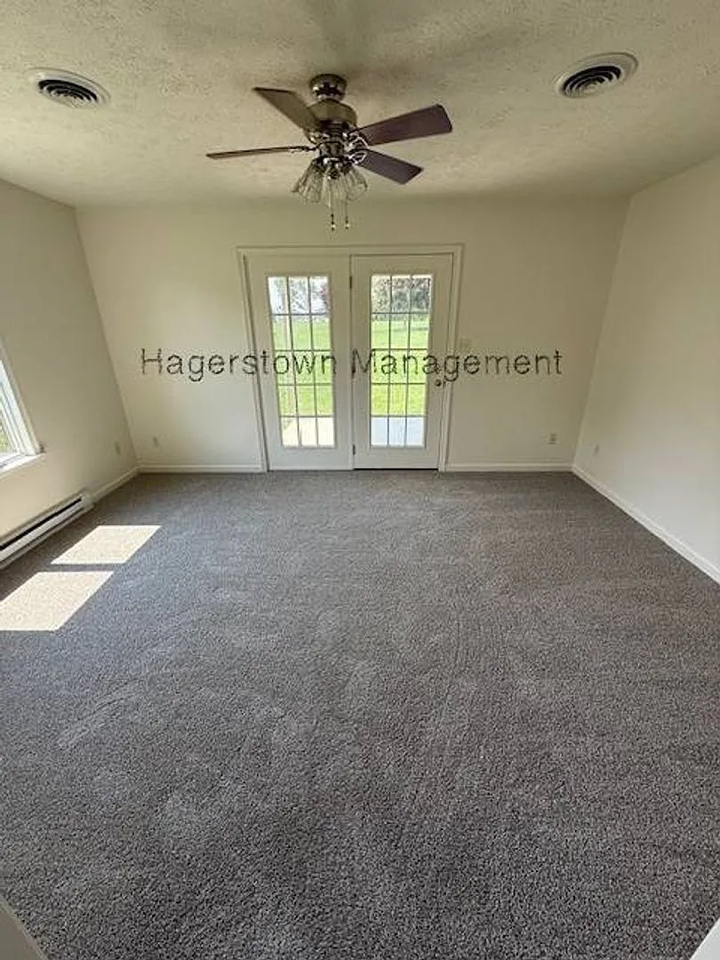 1 Level Home in Greencastle — Photo 4
