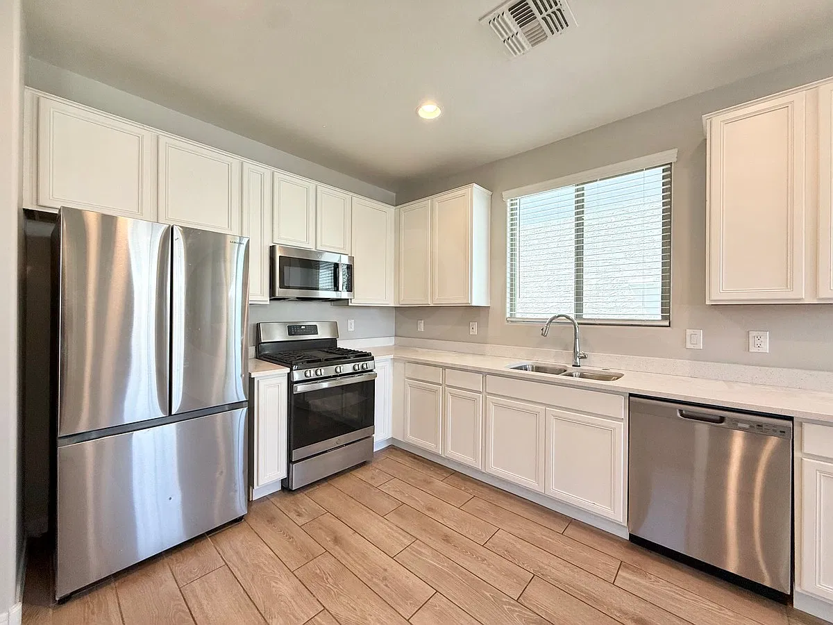 3 bed, 2.5 bath, 1463 sqft, $1,899 — Photo 4