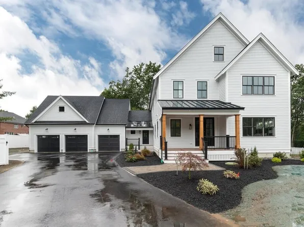 22 Farmhouse Ln, Reading, MA 01867