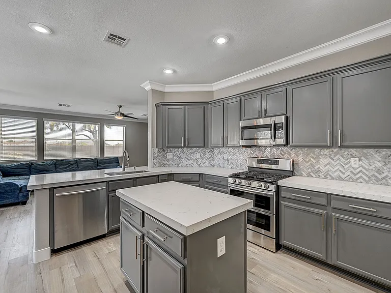 9610 Hawk Cliff Ave18_06012026