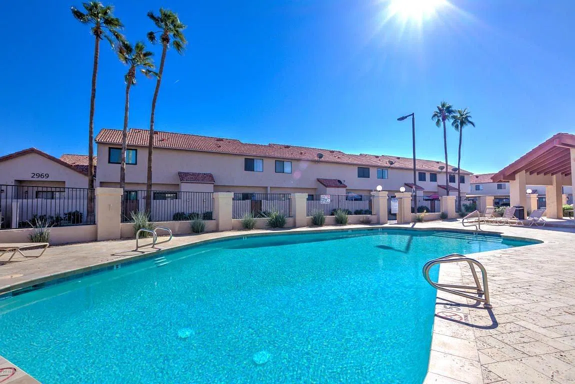 2 bed, 1.5 bath, 1019 sqft, $1,600 — Photo 3