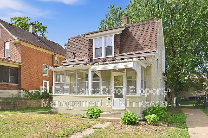 3 bed, 1.0 bath, 1228 sqft, $2,100 — Photo 2