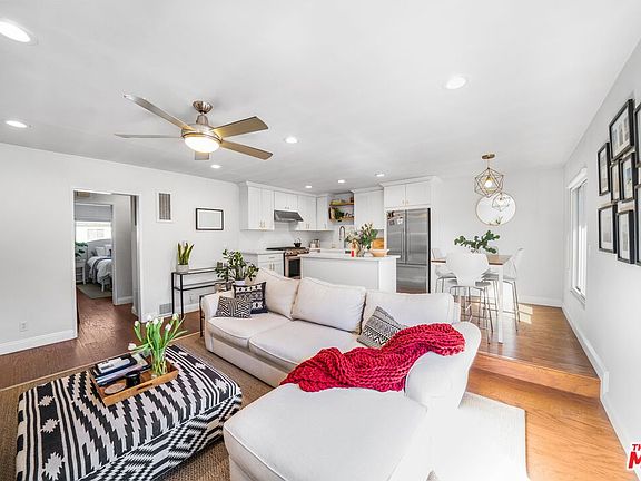 5th image of 933 11th St APT 18
