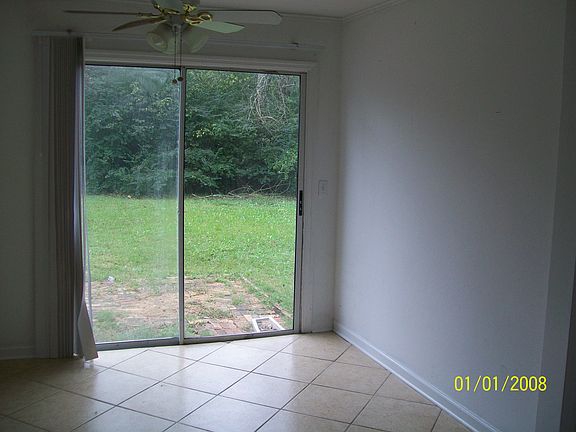 4th image of 930A Twin Oak Dr